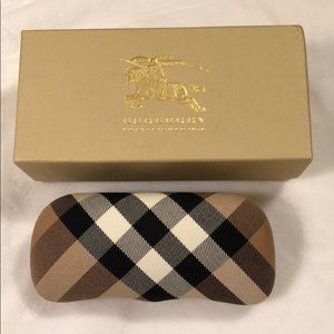 Authentic Burberry glasses case 👓.